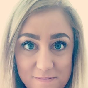 Meet your Posher, Desiree