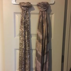2 Scarfs