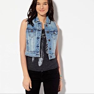 American Eagle Light Wash Denim Vest, size M