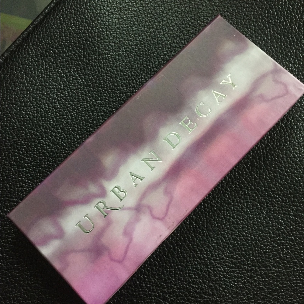 Urban Decay Palette never used includes liner