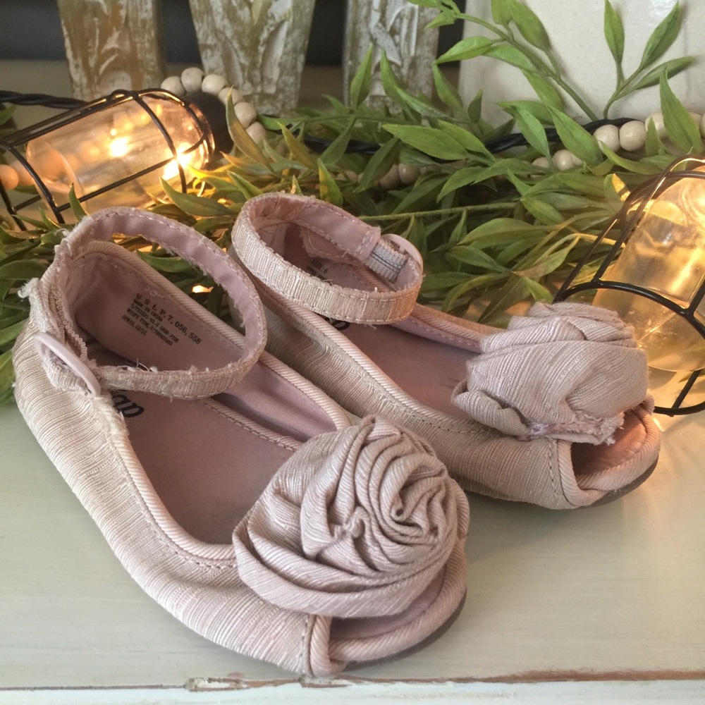 Gap size 6(toddler) peep toe flats