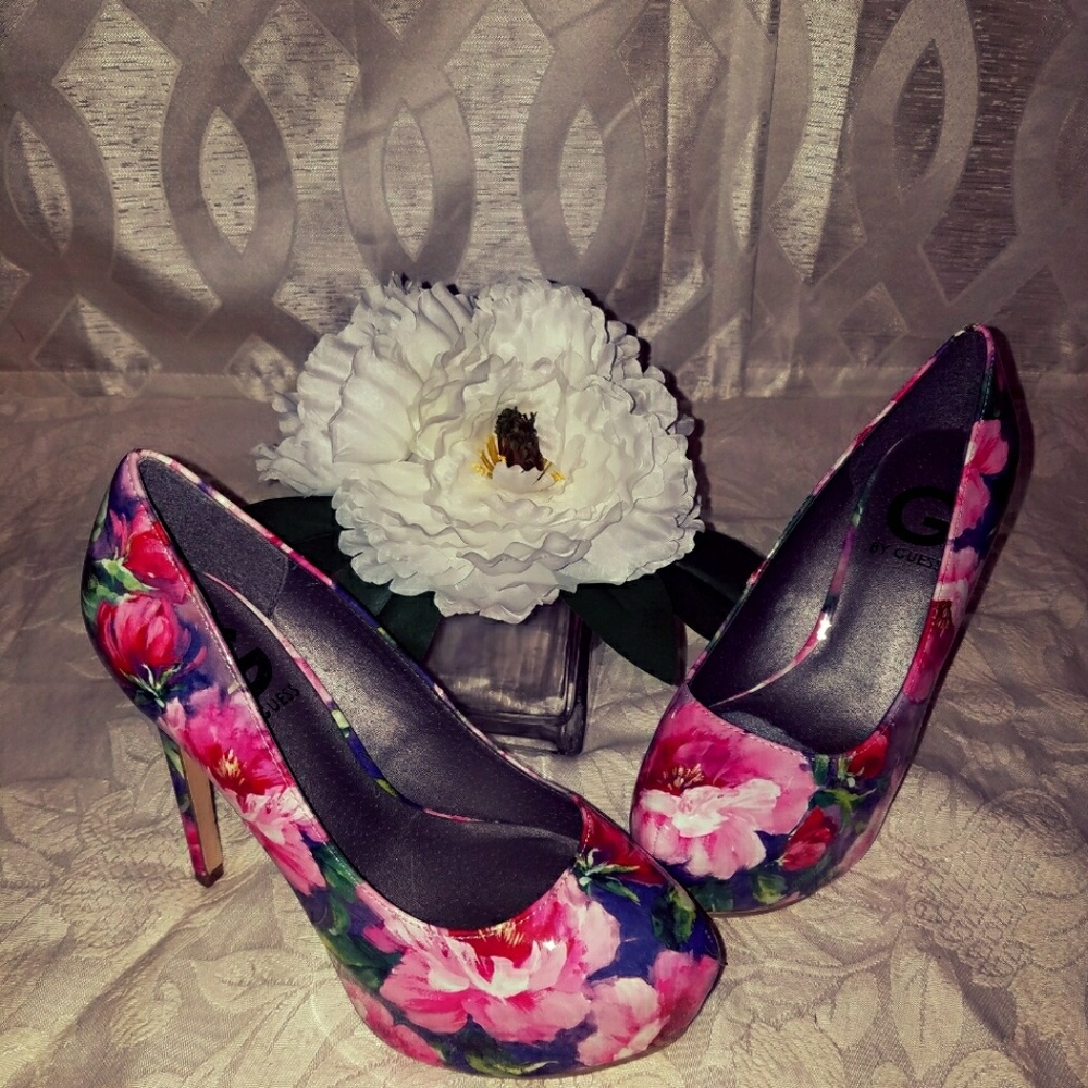 Guess flower shoes