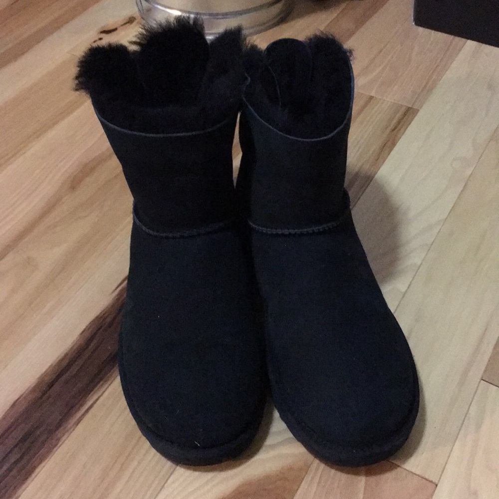 Ugg boots black nwot bow on back