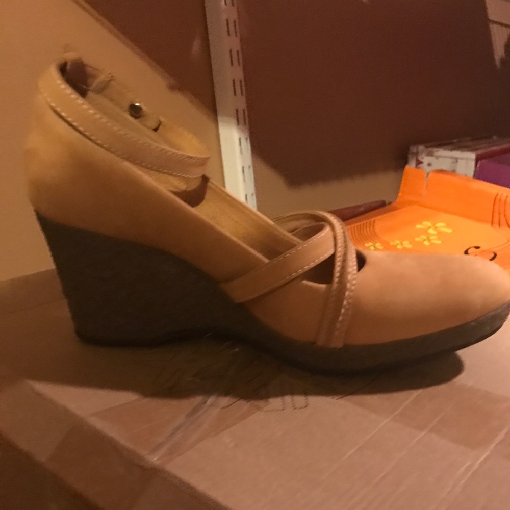 Size 7 Timberland Wedge shoes Brand New
