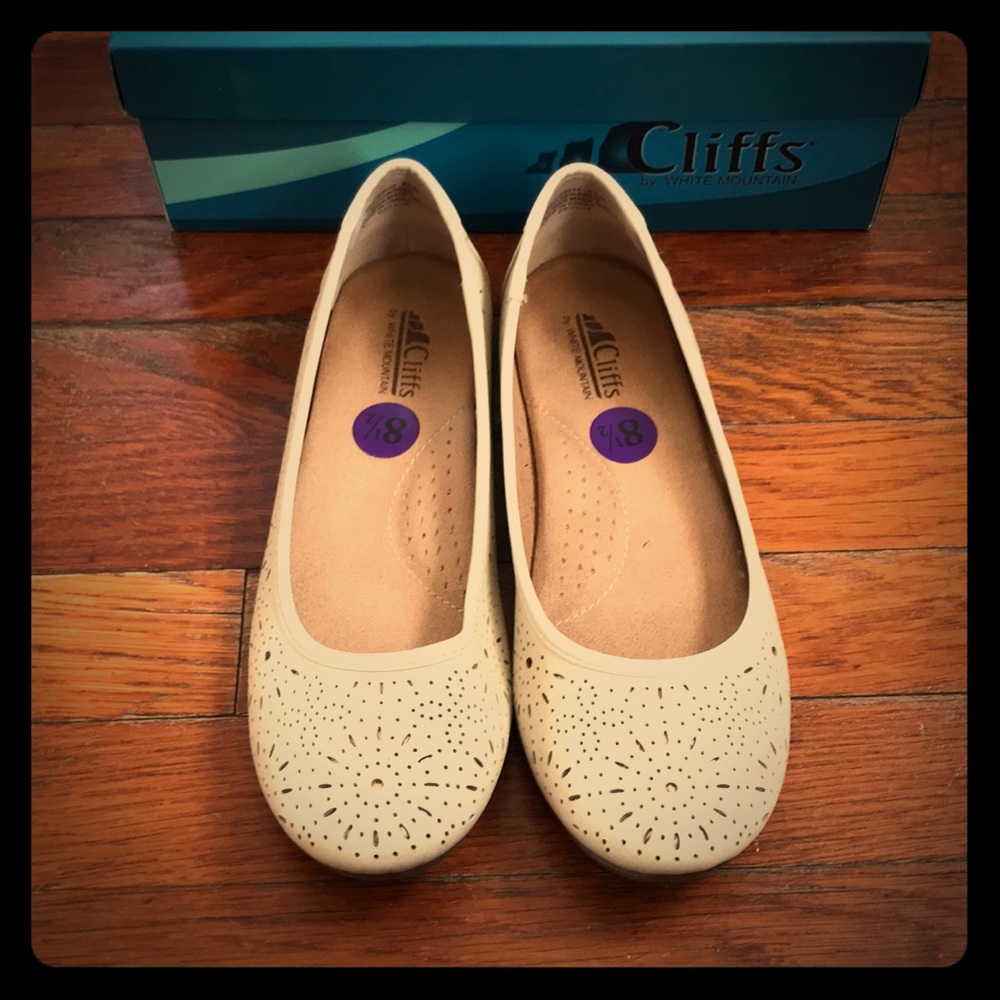 Super cute cream flats - Cliff by White Mountains