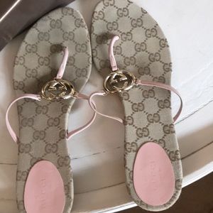 Gucci Shoes - Gucci pink thong Sandals ! Gucci Shoes - Gucci pink thong Sandals !