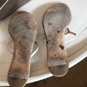 Gucci Shoes - Gucci pink thong Sandals ! Gucci Shoes - Gucci pink thong Sandals !