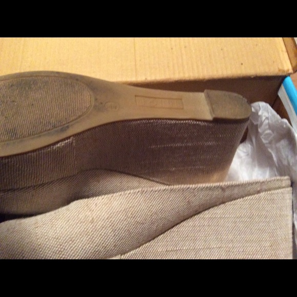 Cuteness 🏖🏕🏜Tan wedge - Picture 7 of 8