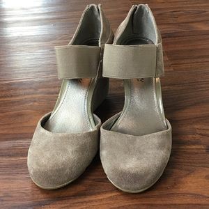 Kenneth Cole Reaction Suede Gray wedges
