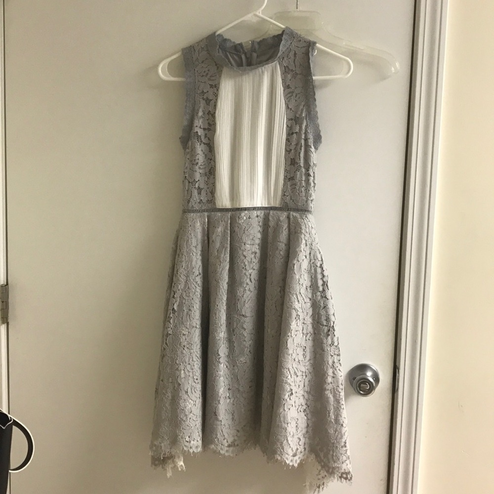 Beautiful princess style dress! very classy