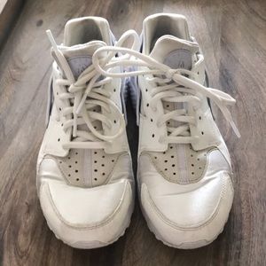 White Nike Huarache women’s size 8