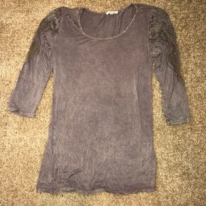 Gimmick’s 3/4 Sleeve Top