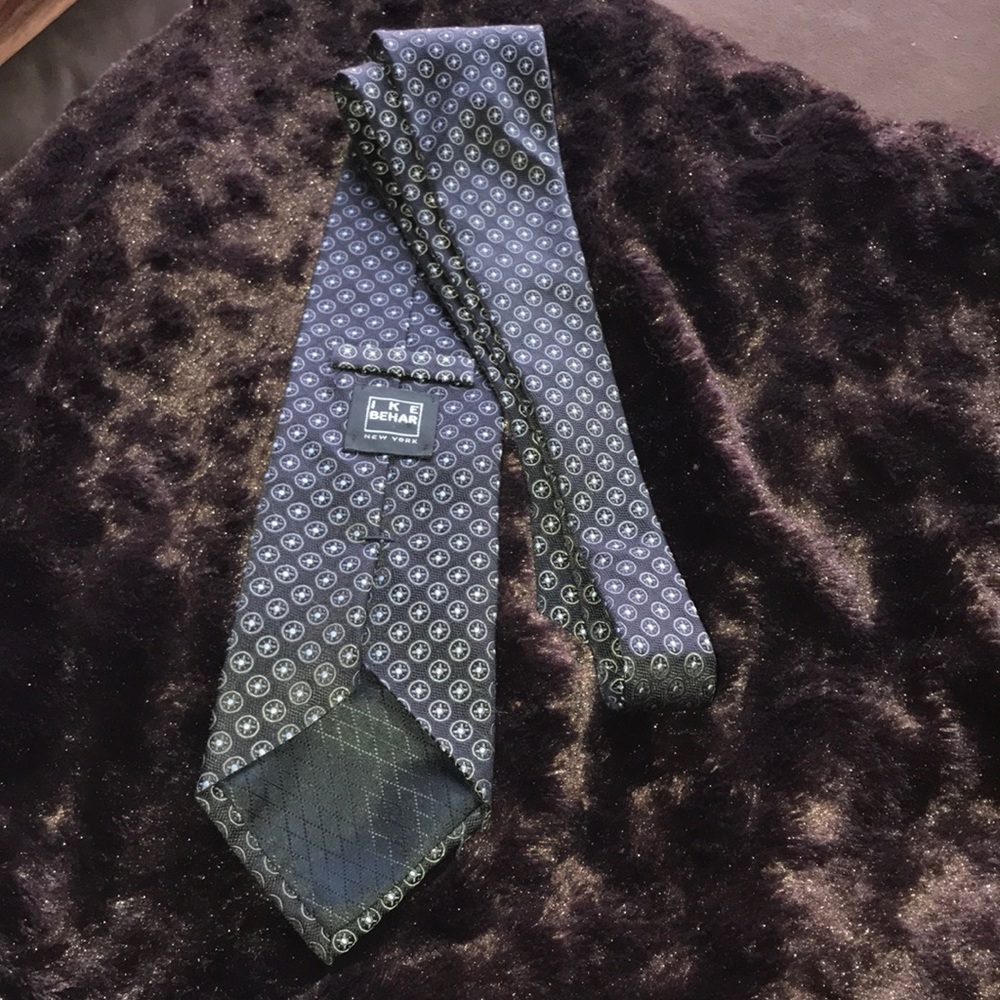Classic Elegant Tie - image 3