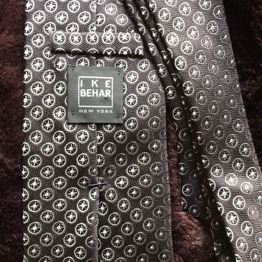 Classic Elegant Tie - image 4