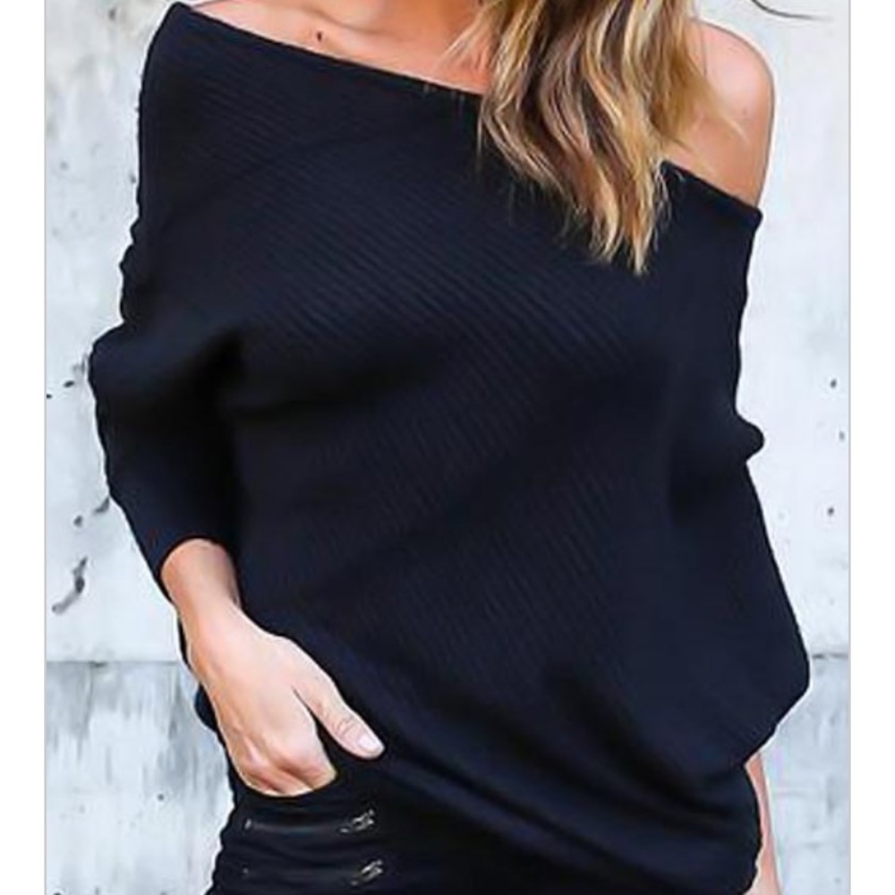 Black sweatshirt