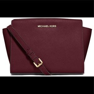 Sold！Michael Kors Selma Medium Messenger Bag