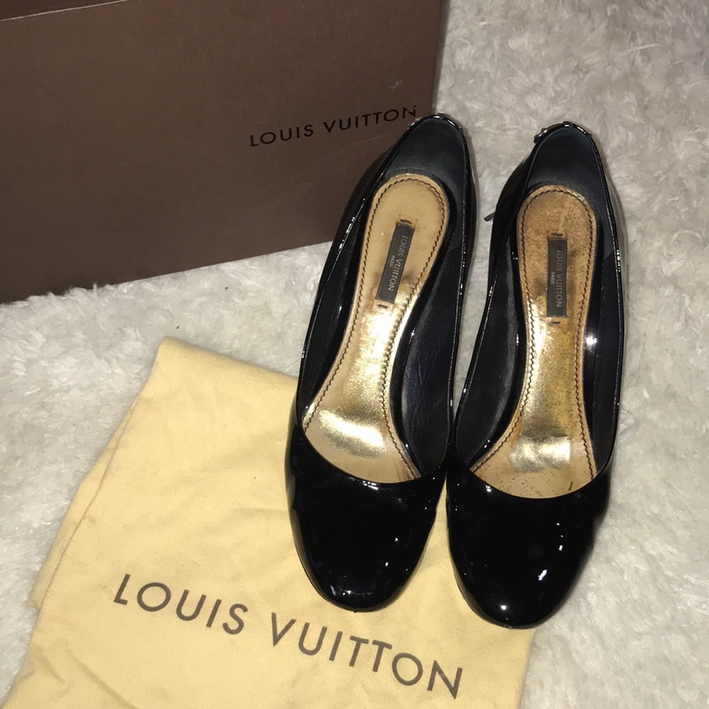 Louis Vuitton Oh Really locket patent pumps