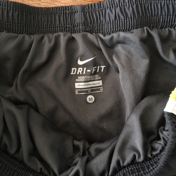 Nike drifit shorts size M - Picture 2 of 3