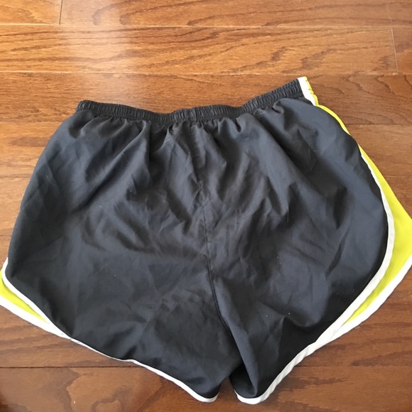 Nike drifit shorts size M - Picture 3 of 3