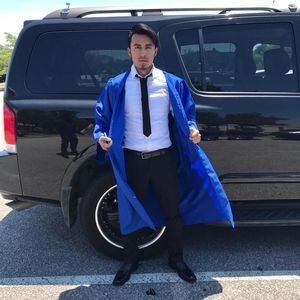 Meet your Posher, Cesar