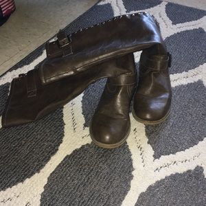 Fun tall brown boots!