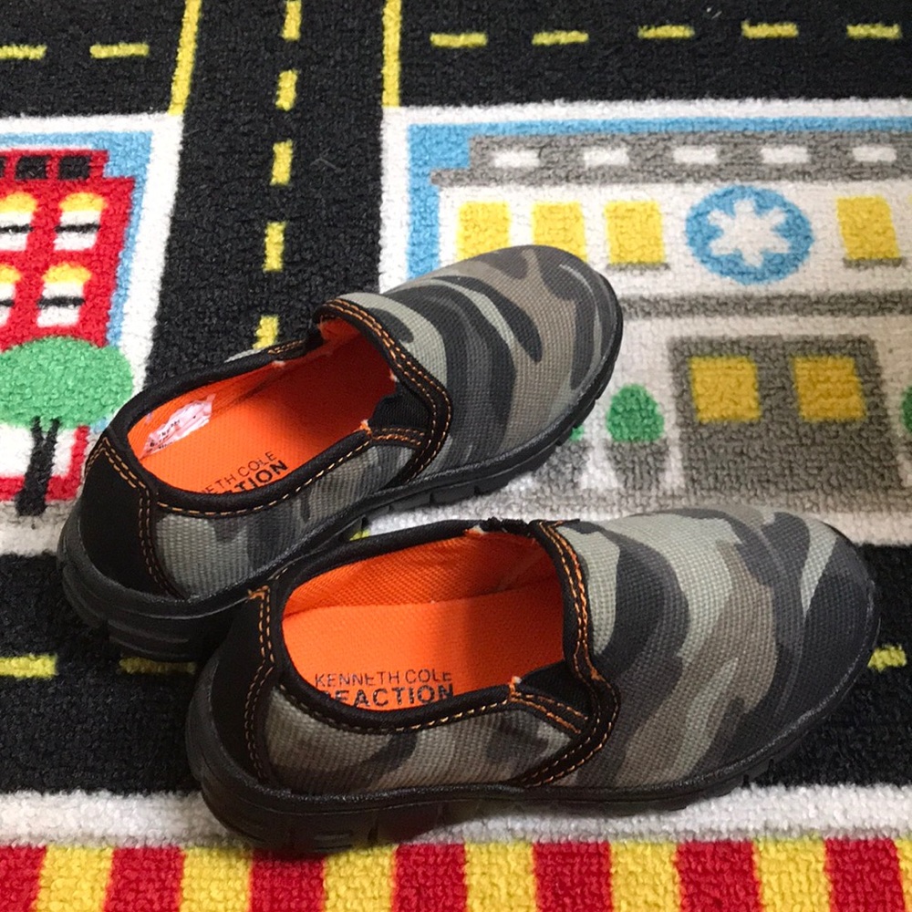 Kenneth Cole camp slip on sneakers