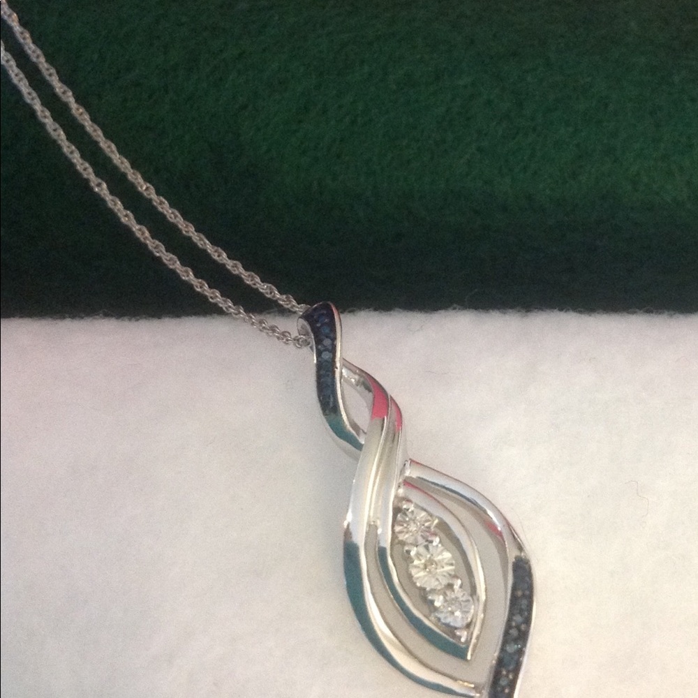 💙 SWIRL BLUE/ WHITE DIAMOND NECKLACE ⭐️ ( 1 LEFT) - Picture 4 of 4