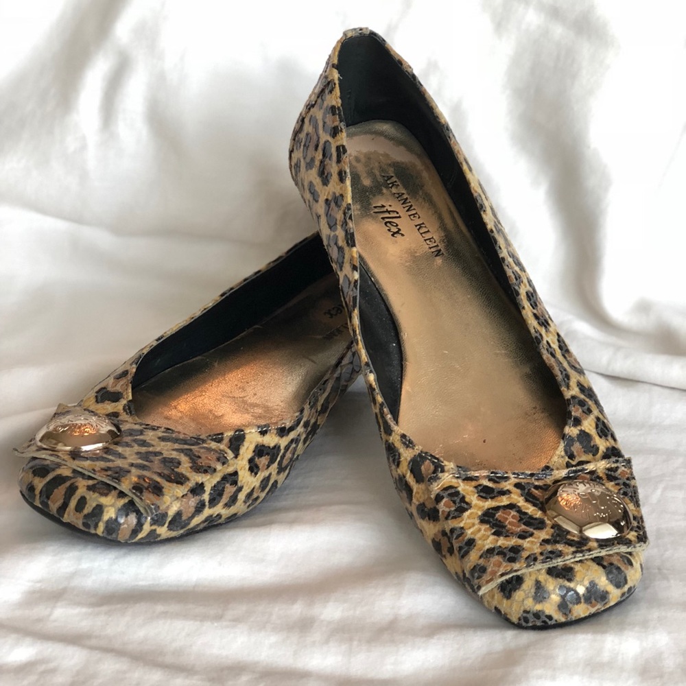 AK Anne Klein iflex - Leopard Flats w/ Lion Head