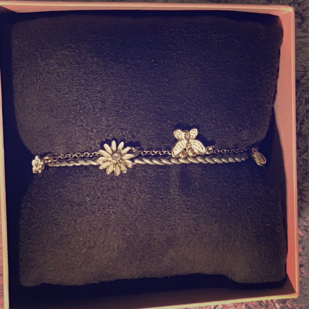 Super cute grey-ish brown bracelet 😍