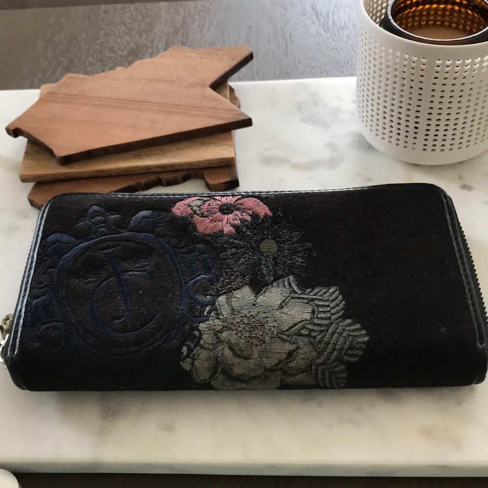 Juicy couture wallet!
