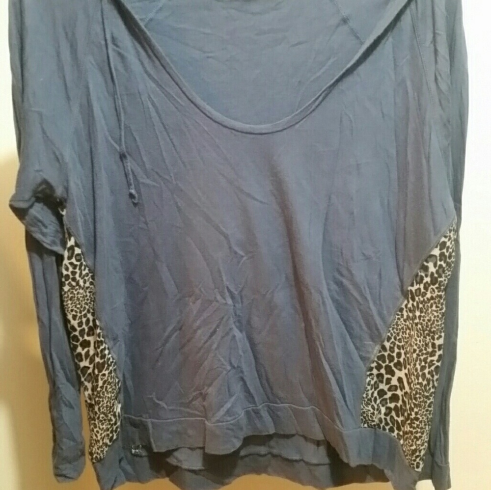 Lightweight hooded sweatshirt