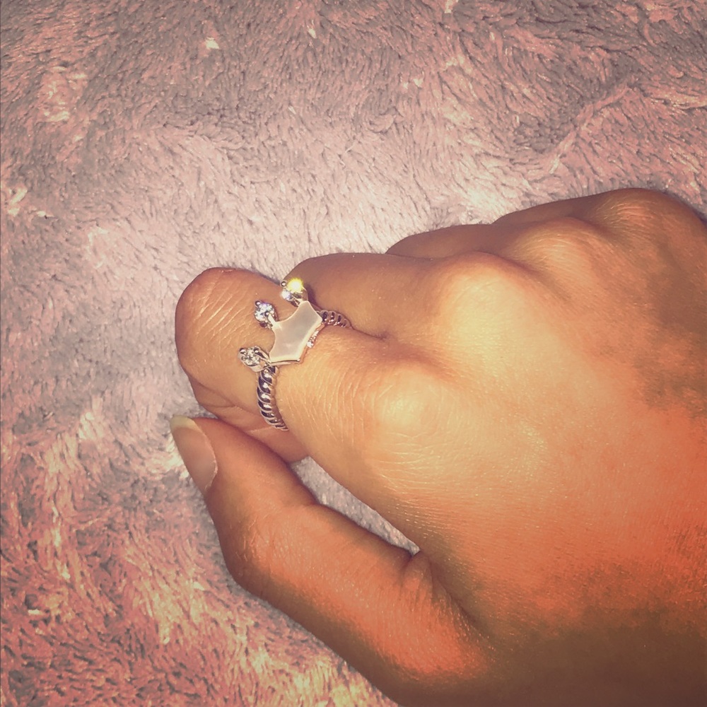 Super cute crown Ring 👸🏻👸🏿👸🏽👸🏼