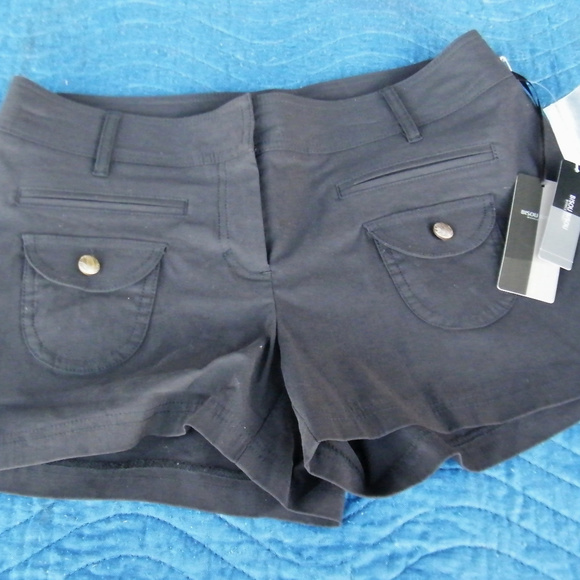 Bisou Bisou Shorts - Picture 2 of 6