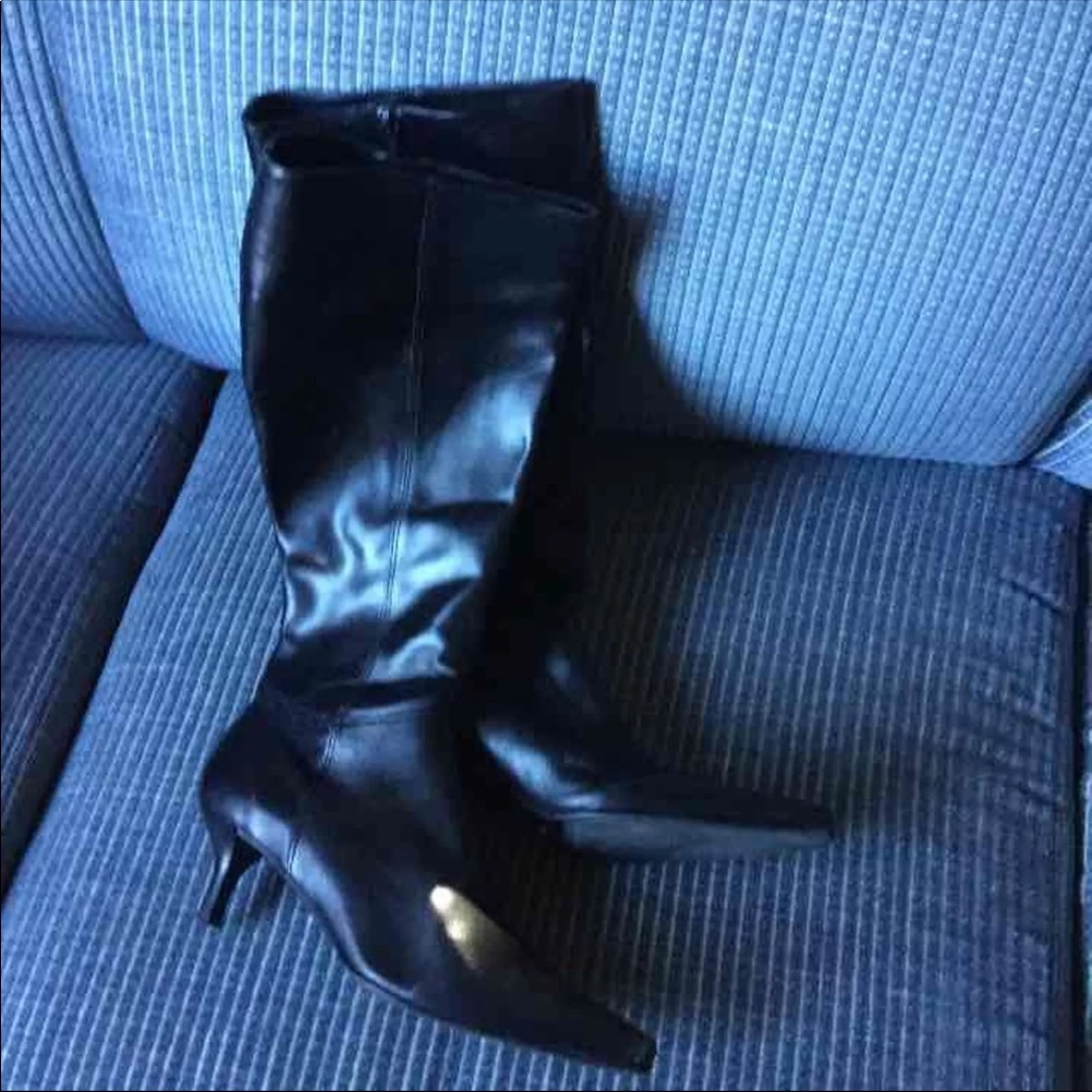 6M Ann Taylor black leather pump boots
