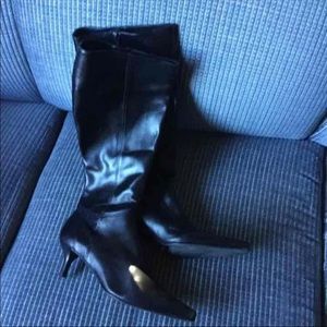 6M Ann Taylor black leather pump boots