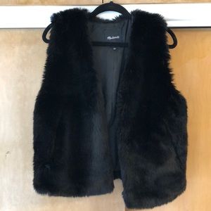 Made well black faux fur vest