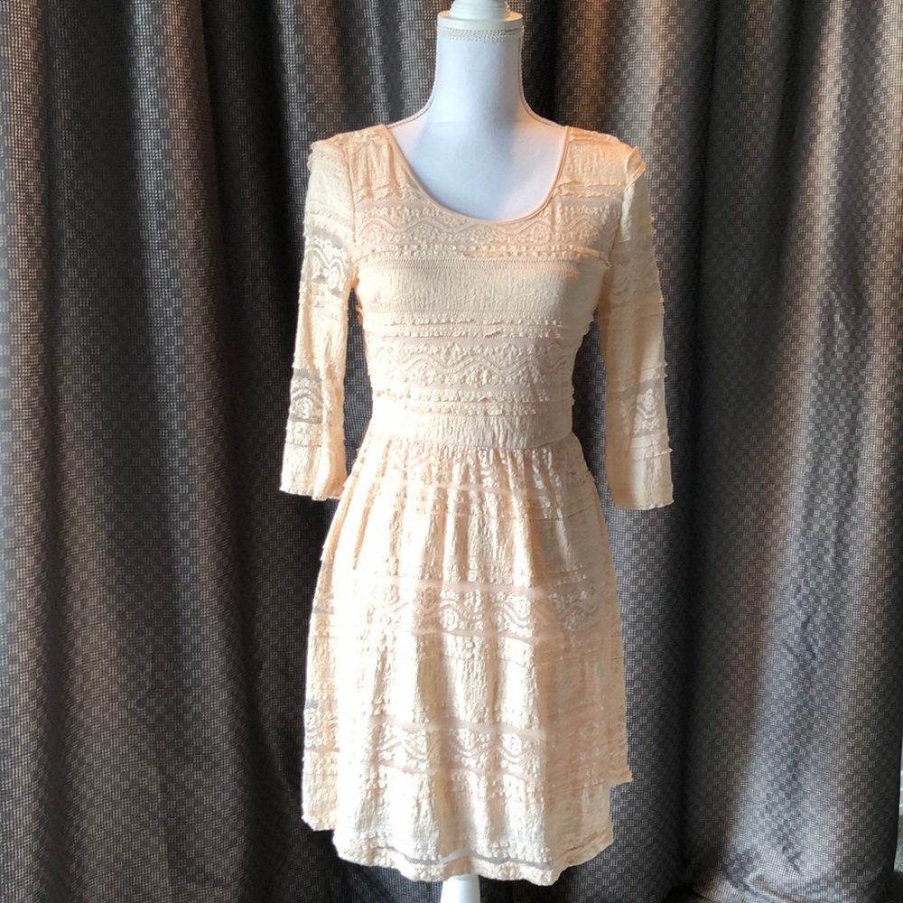 Women’s small ivory lace dress