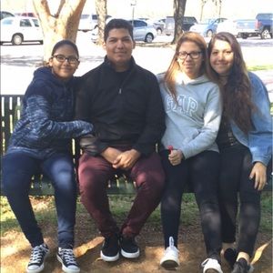 Meet your Posher, Lesly