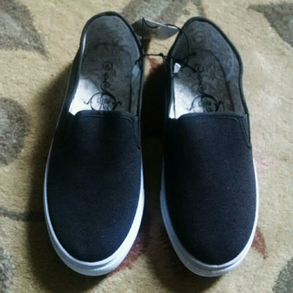 Canvas shoes