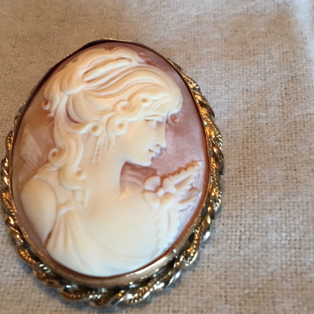 Vintage 12kt gold filled Cameo Pendant