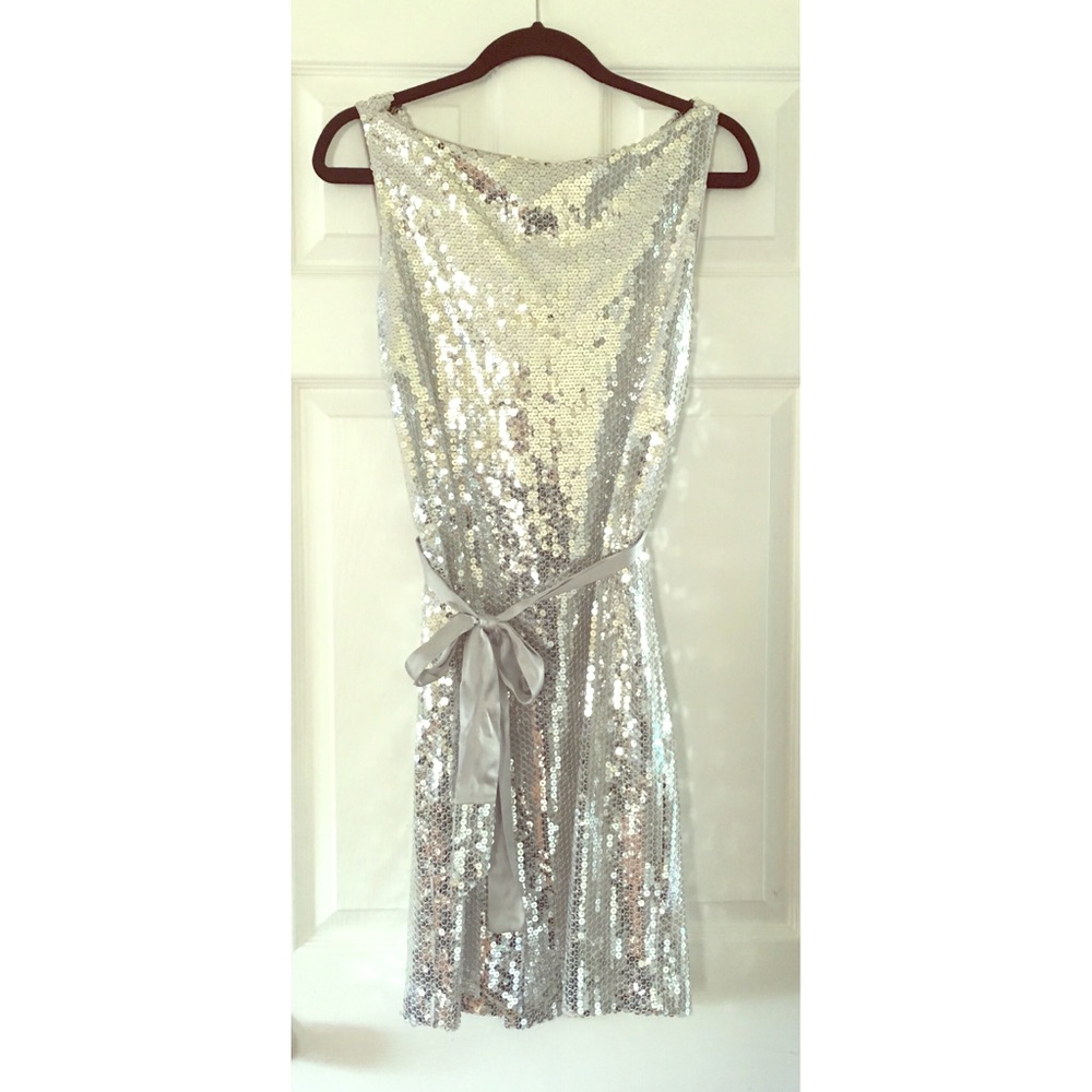Classic silver sequined dress, perfect for NYE !!!