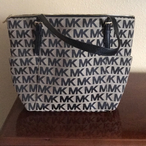 Michael Kors Shoulder Bag - Picture 1 of 6