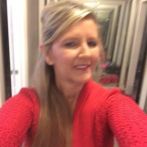 Meet your Posher, Debbie