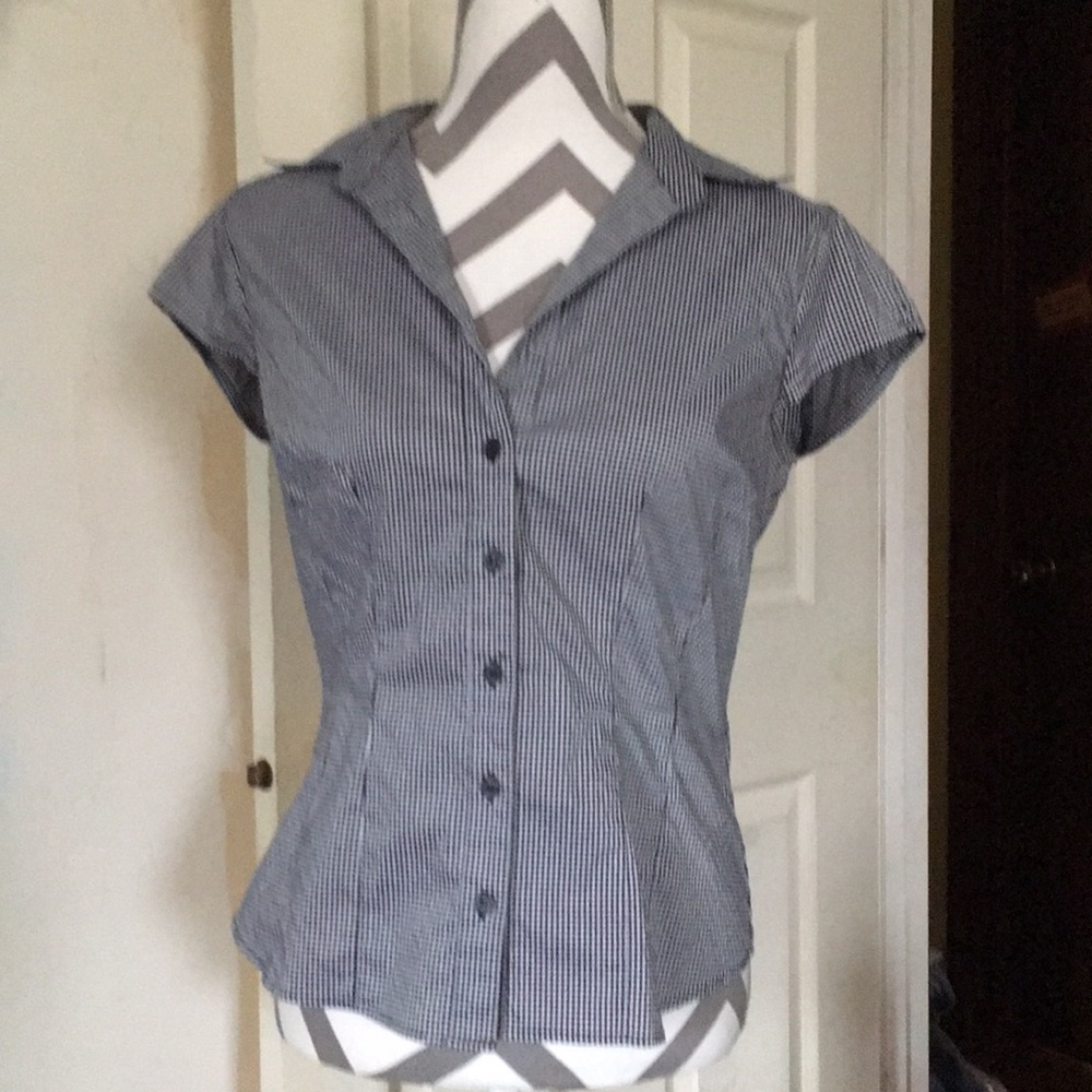 ✨ H&M Button Up Blouse ✨