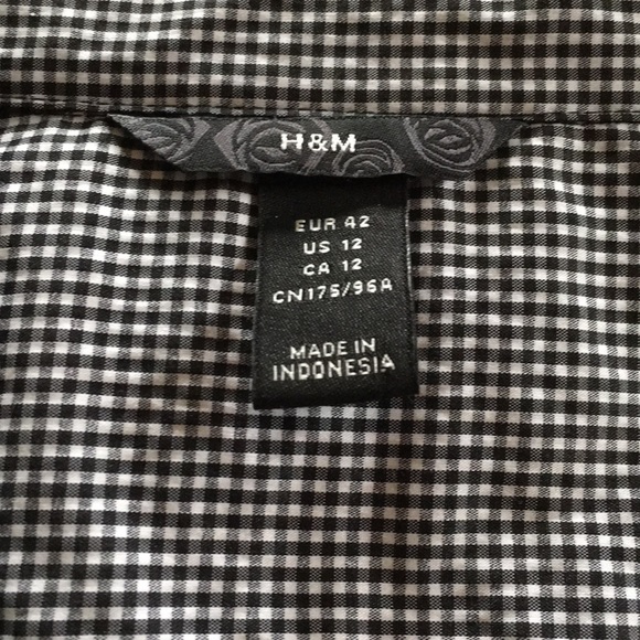 ✨ H&M Button Up Blouse ✨ - Picture 3 of 4