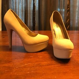 Tan heels❌sold❌