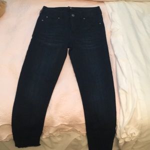 Super cute dark blue jeans. Quite comfortable too.