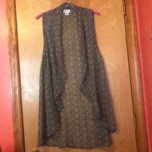 B/W Women’s Sleeveless Shawl/Vest/Cape