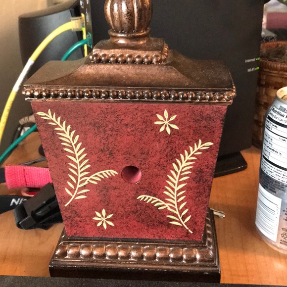 A vintage looking clock - Picture 2 of 4