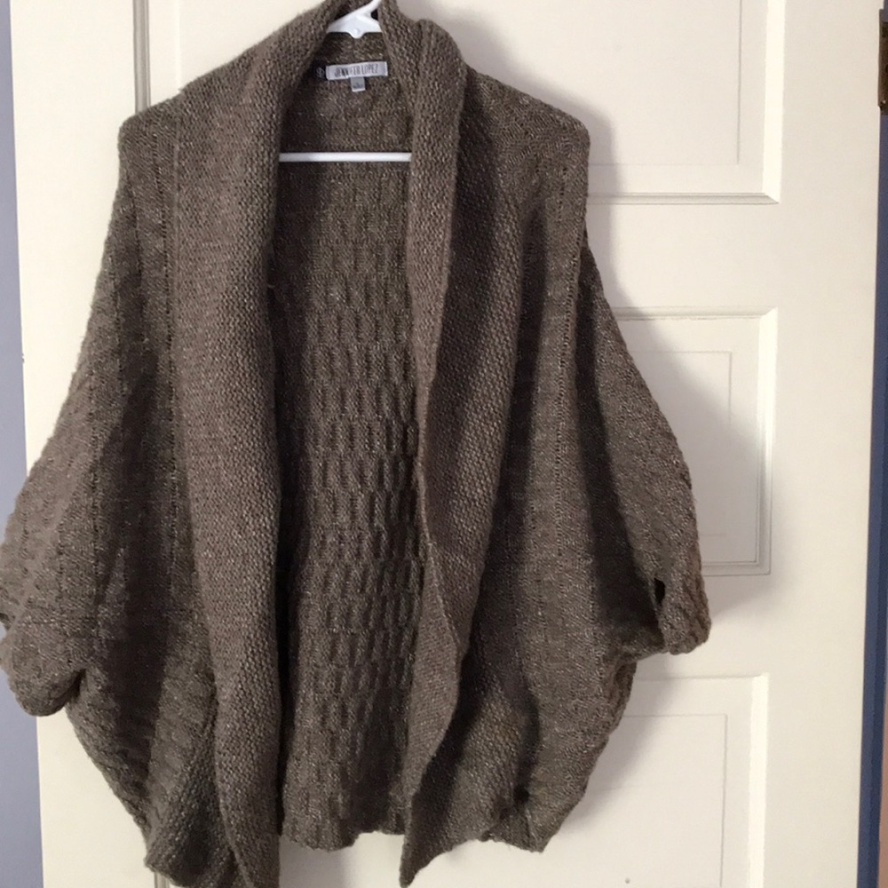 Jennifer Lopez oversized sweater.